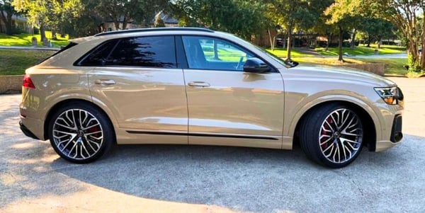 2025-audi-sq8-hero-02-credit-carpro