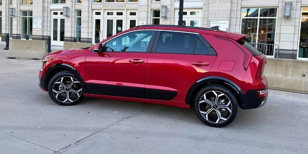 2025-kia-niro-sx-hero-carpro