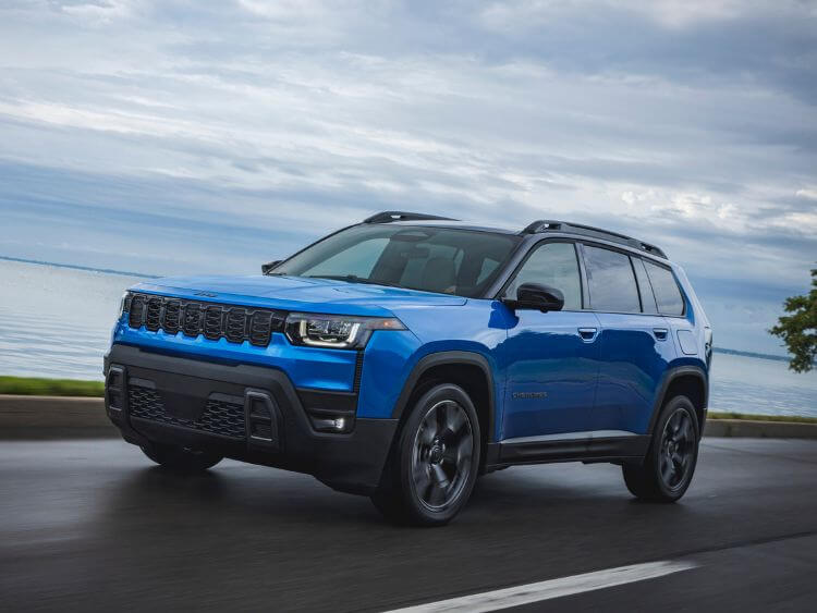 2026-jeep-cherokee-blue01-credit-stellantis (1)