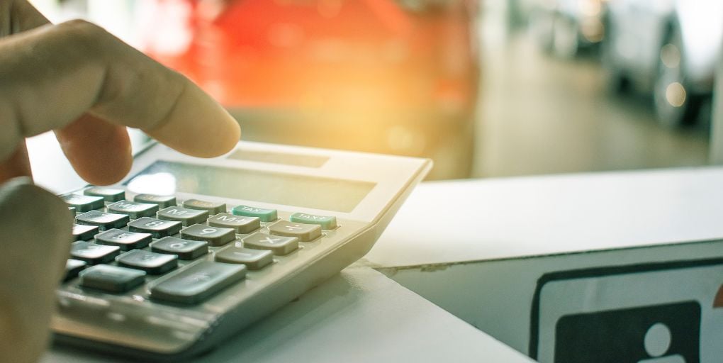 shutterstock.1074918338 -car-calculatorjpg