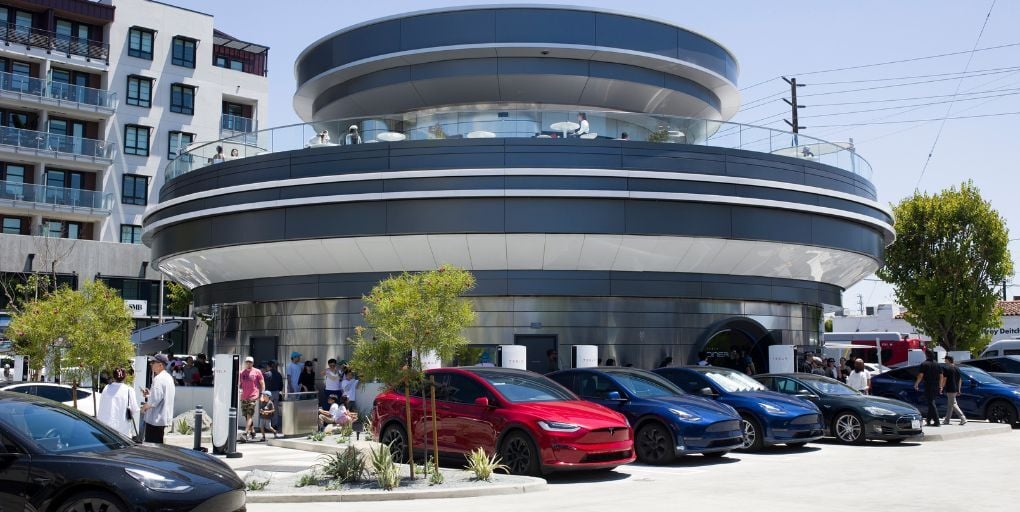 tesla-diner-la-Editorial-credit-Sam-the-Leigh-Shutterstock.com